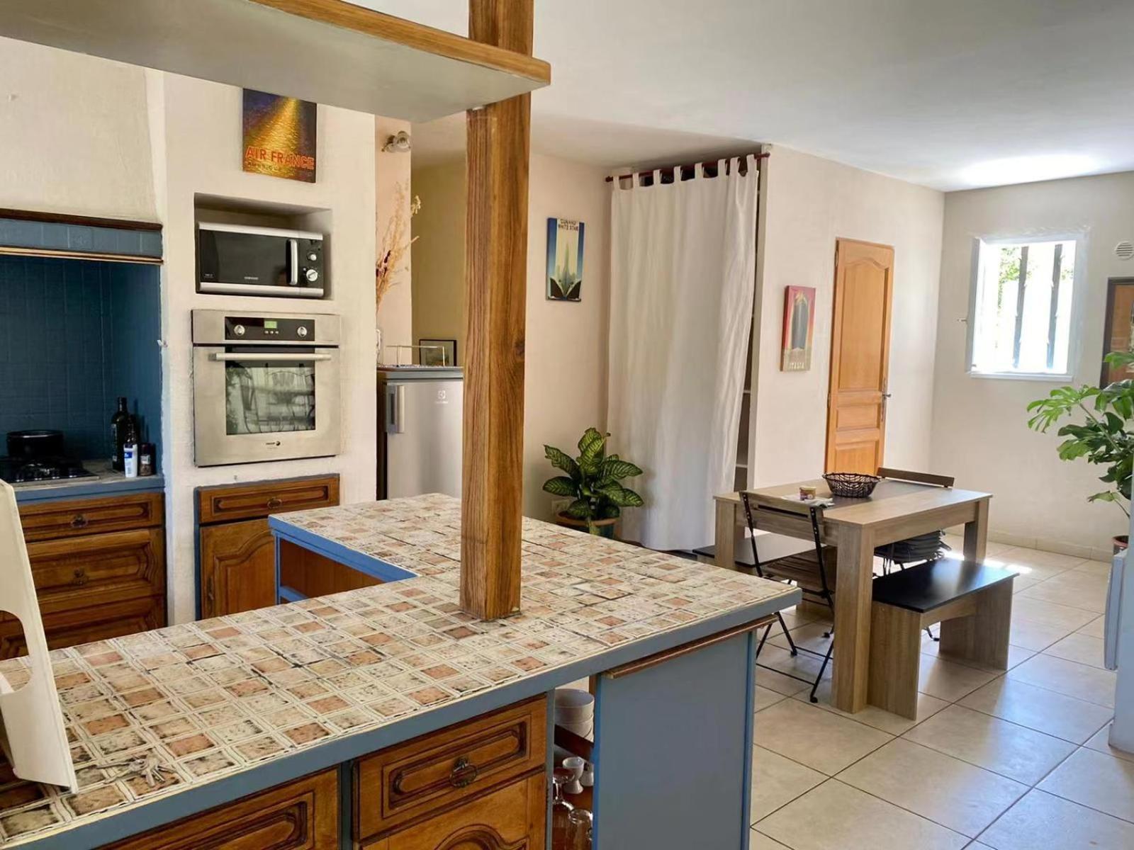 Charmante Maison Provencale Avec Piscine Dans Vakantiehuis Avignon